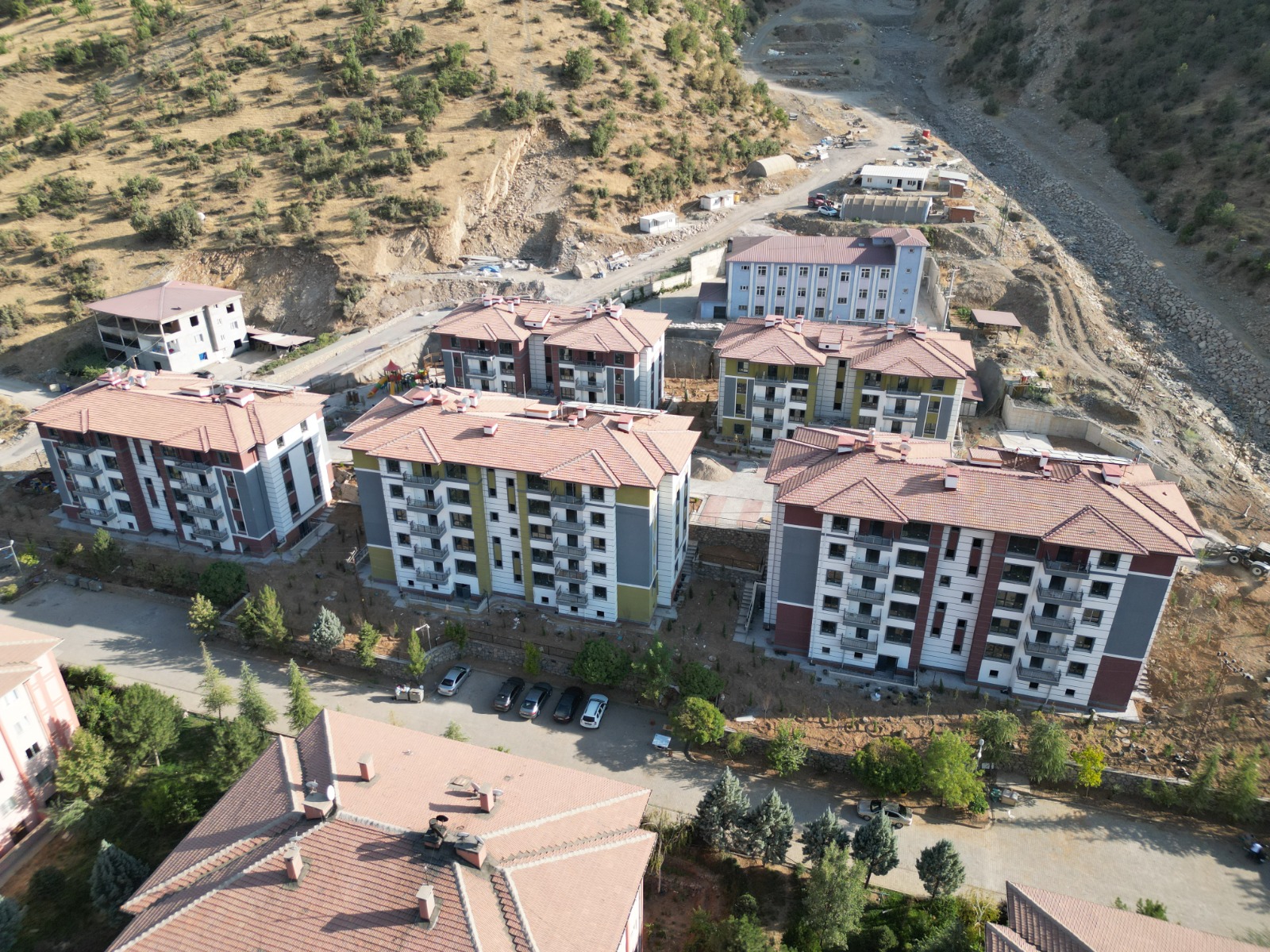 Şırnak İli Uludere İlçesi İnceler Mahallesi 83 Adet Konut İnşaatı ile Altyapı ve Çevre Düzenlemesi İşi