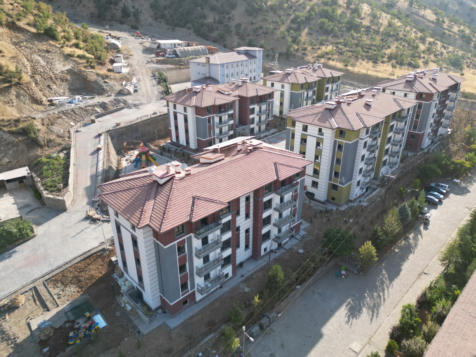 Şırnak İli Uludere İlçesi İnceler Mahallesi 83 Adet Konut İnşaatı ile Altyapı ve Çevre Düzenlemesi İşi